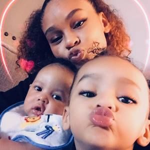 Meet your Posher, Selena